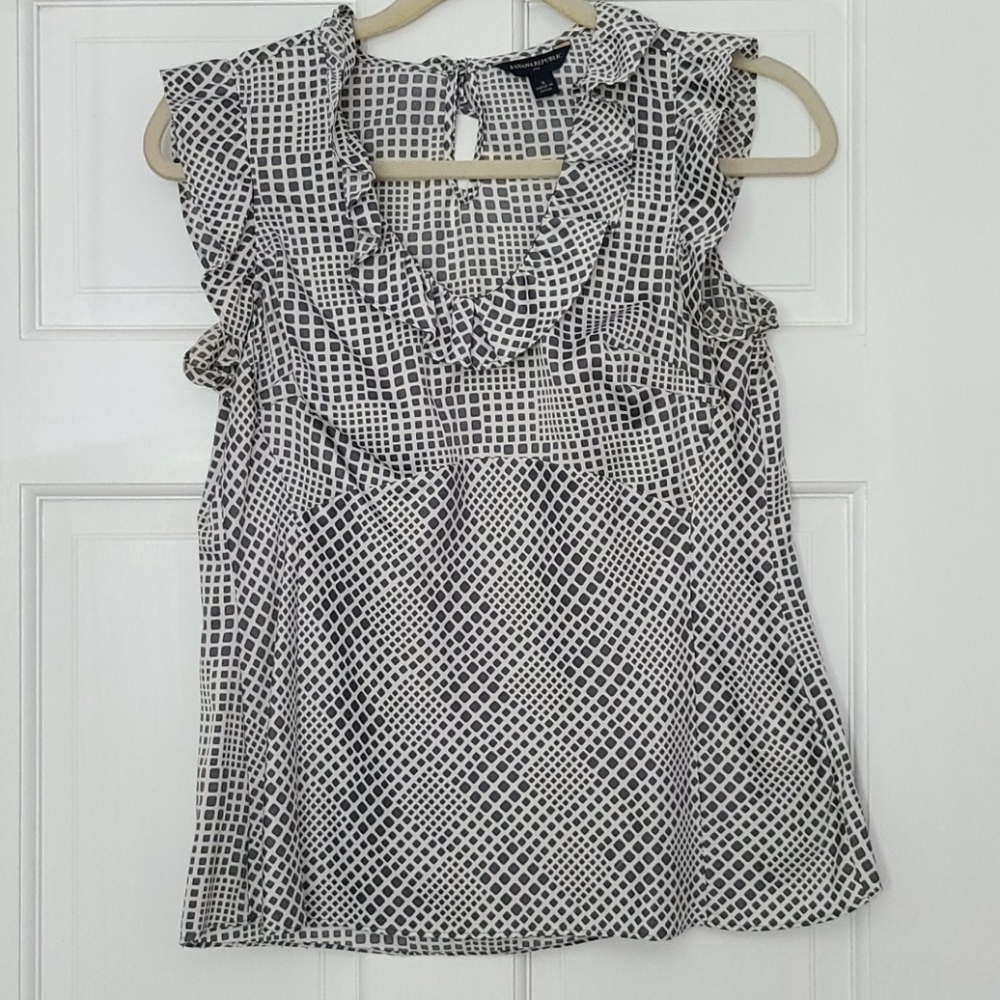 Grey white top with ruffle collar